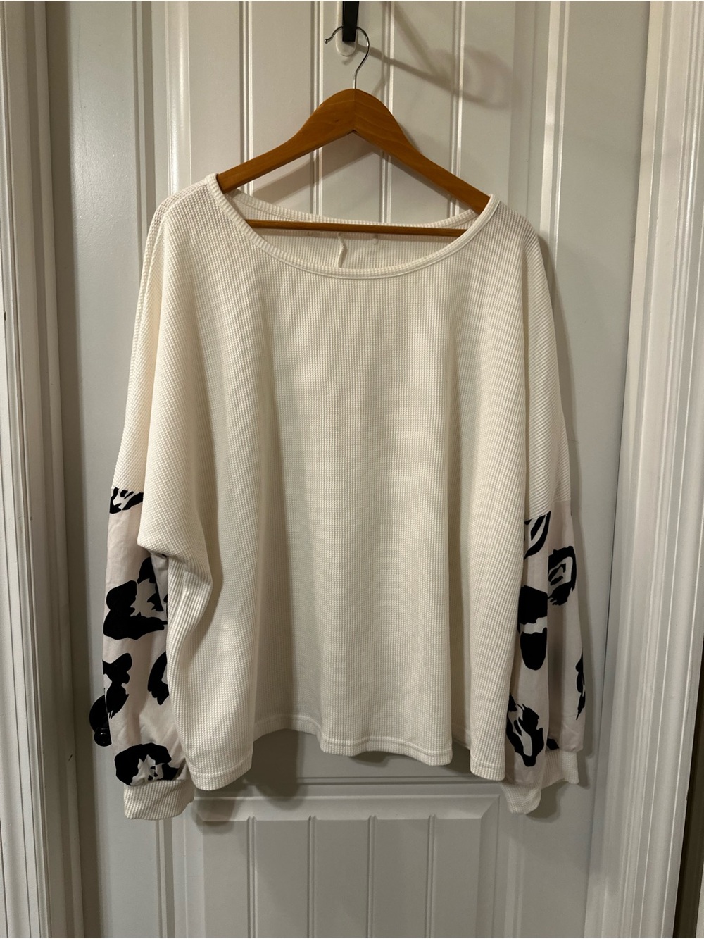 Women's Cream Long-Sleeve Thermal Top with Black Print Sleeves